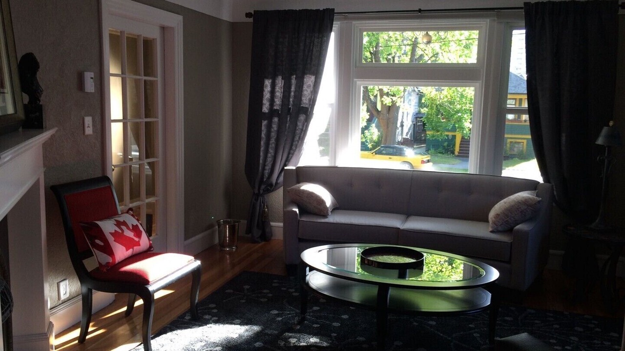 Photo of Livingroom in James Bay