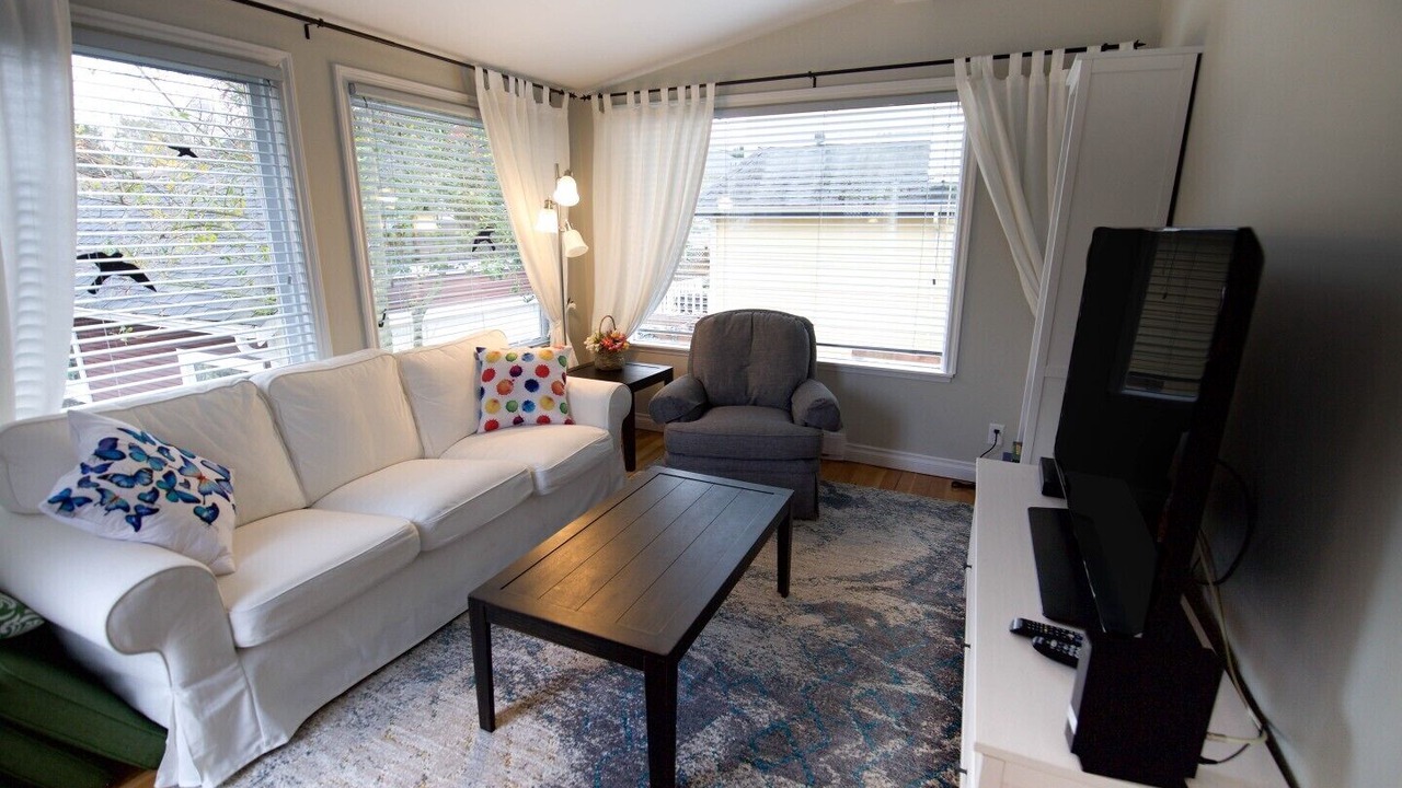 Photo of Bedroom in James Bay