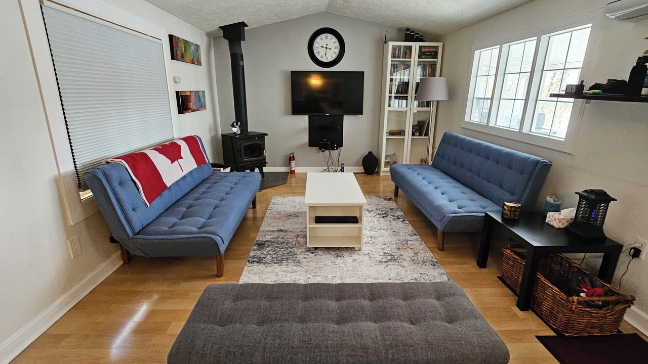 Photo of Livingroom in Central Frontenac