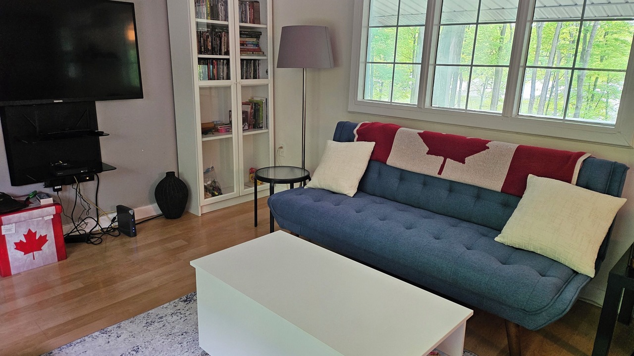 Photo of Livingroom in Central Frontenac