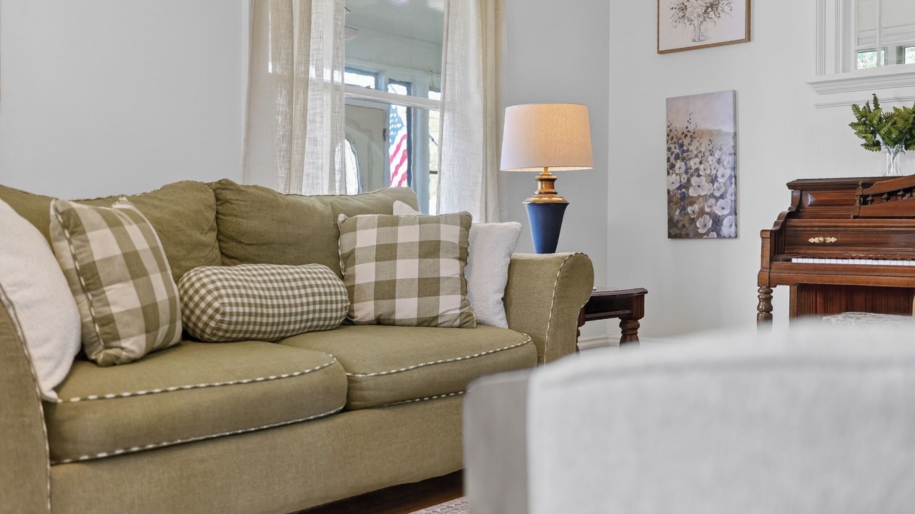 Photo of Livingroom in Girard