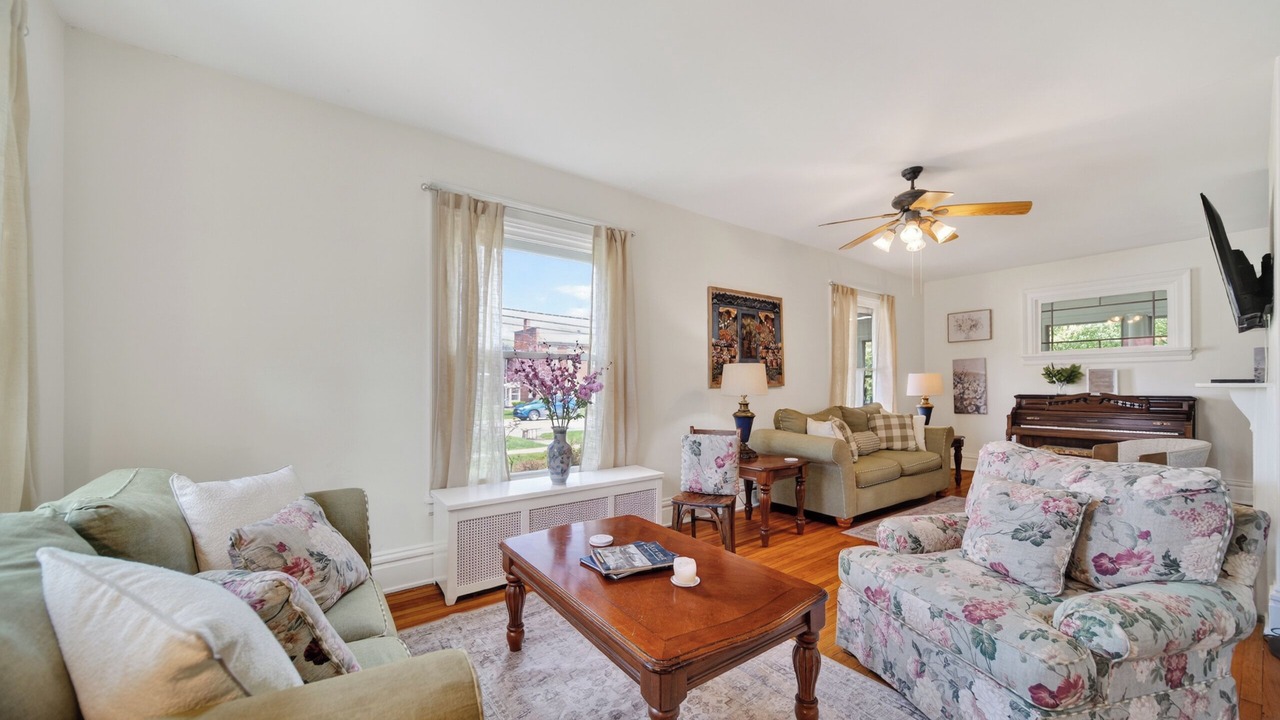 Photo of Livingroom in Girard