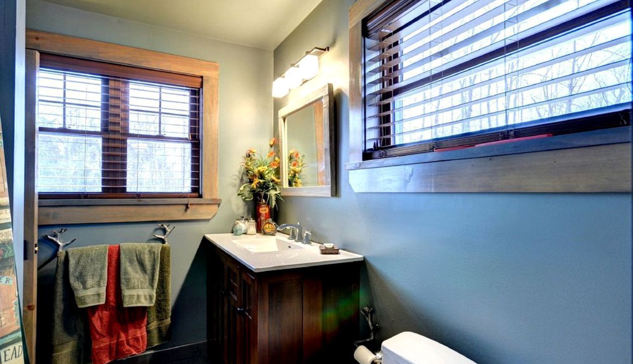 Photo of Bathroom in Eagle Lake
