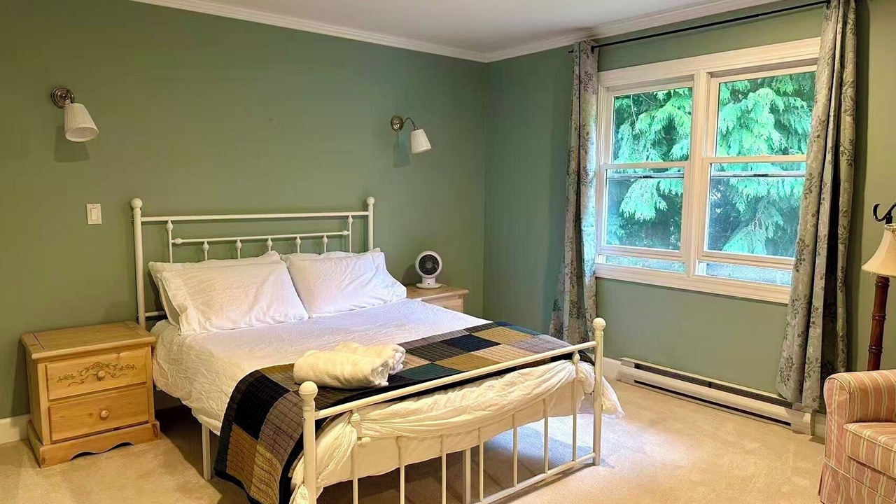 Photo of Bedroom in Crescent Beach