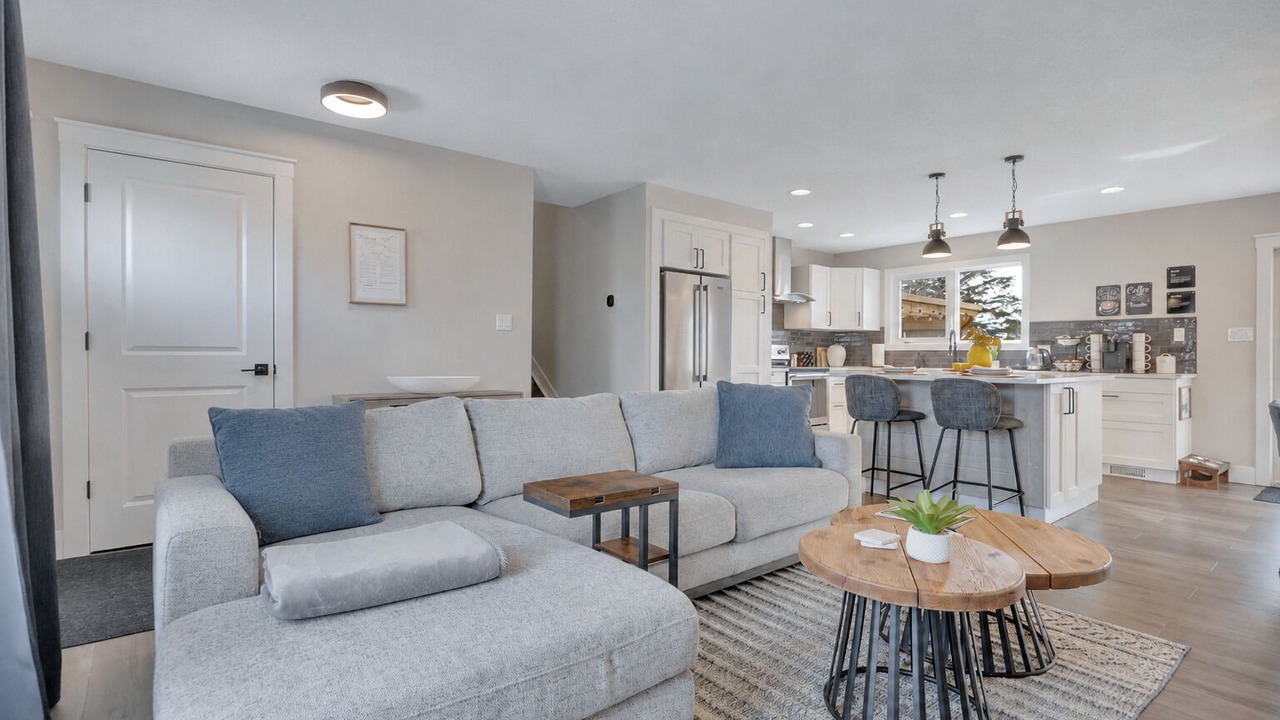 Photo of Livingroom in Southeast Edmonton