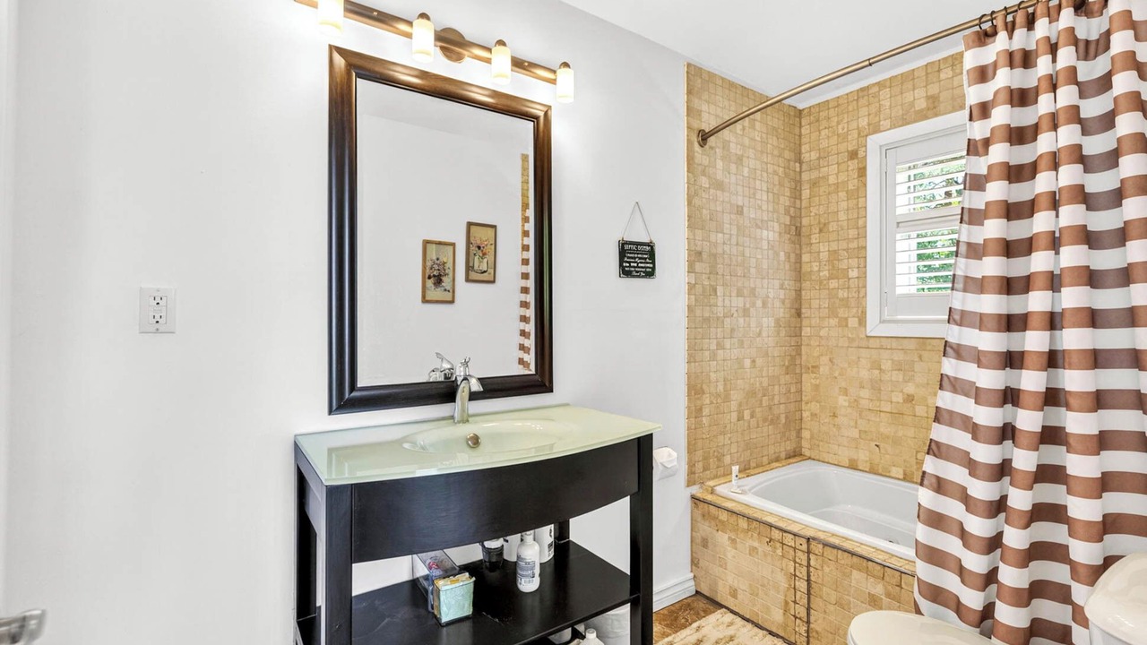 Photo of Bathroom in Ashfield-Colborne-Wawanosh