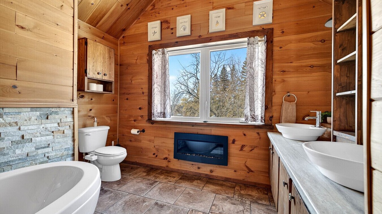 Photo of Bathroom in Pontiac