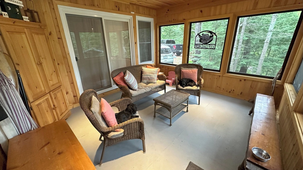 Photo of Livingroom in North Frontenac