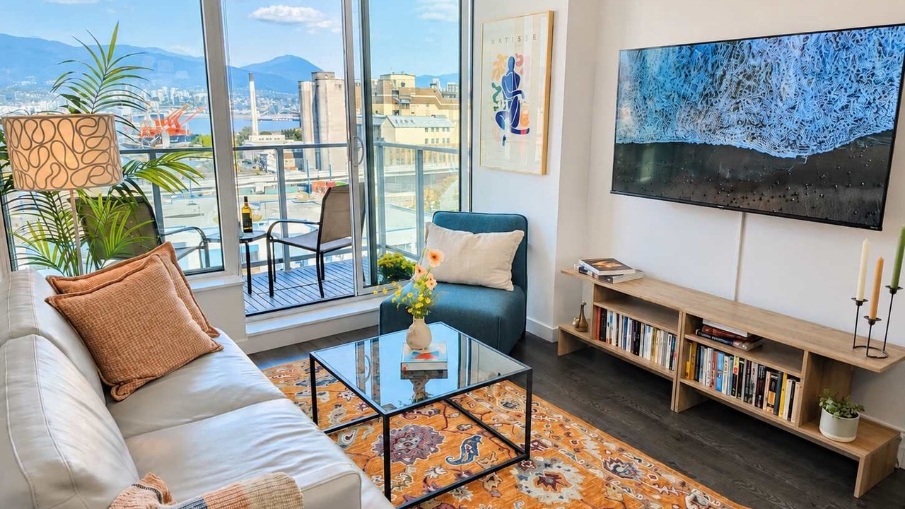 Photo of Livingroom in Downtown Eastside