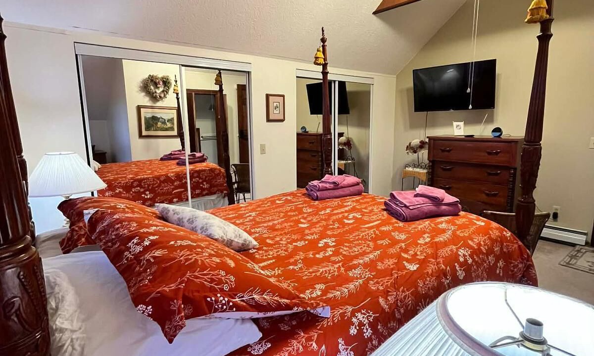 Photo of Bedroom in Conneaut