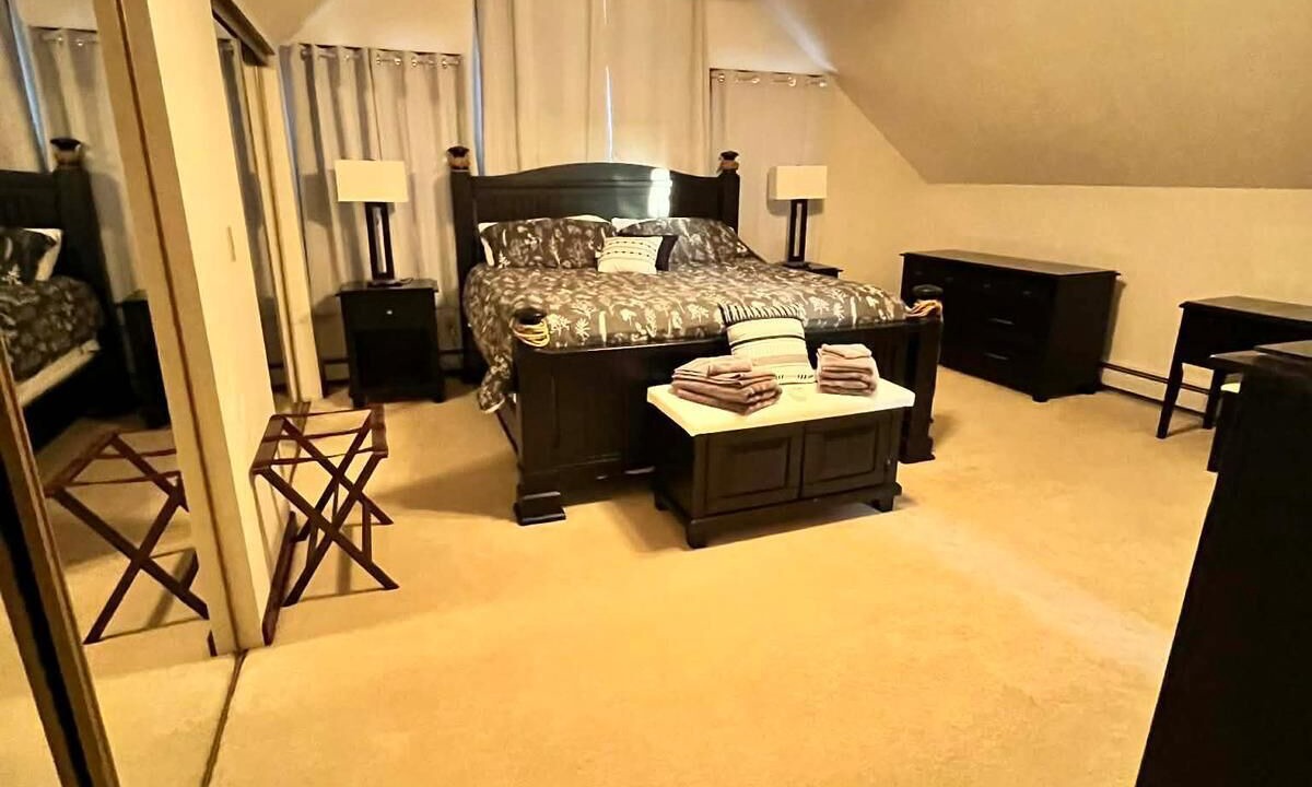 Photo of Bedroom in Conneaut
