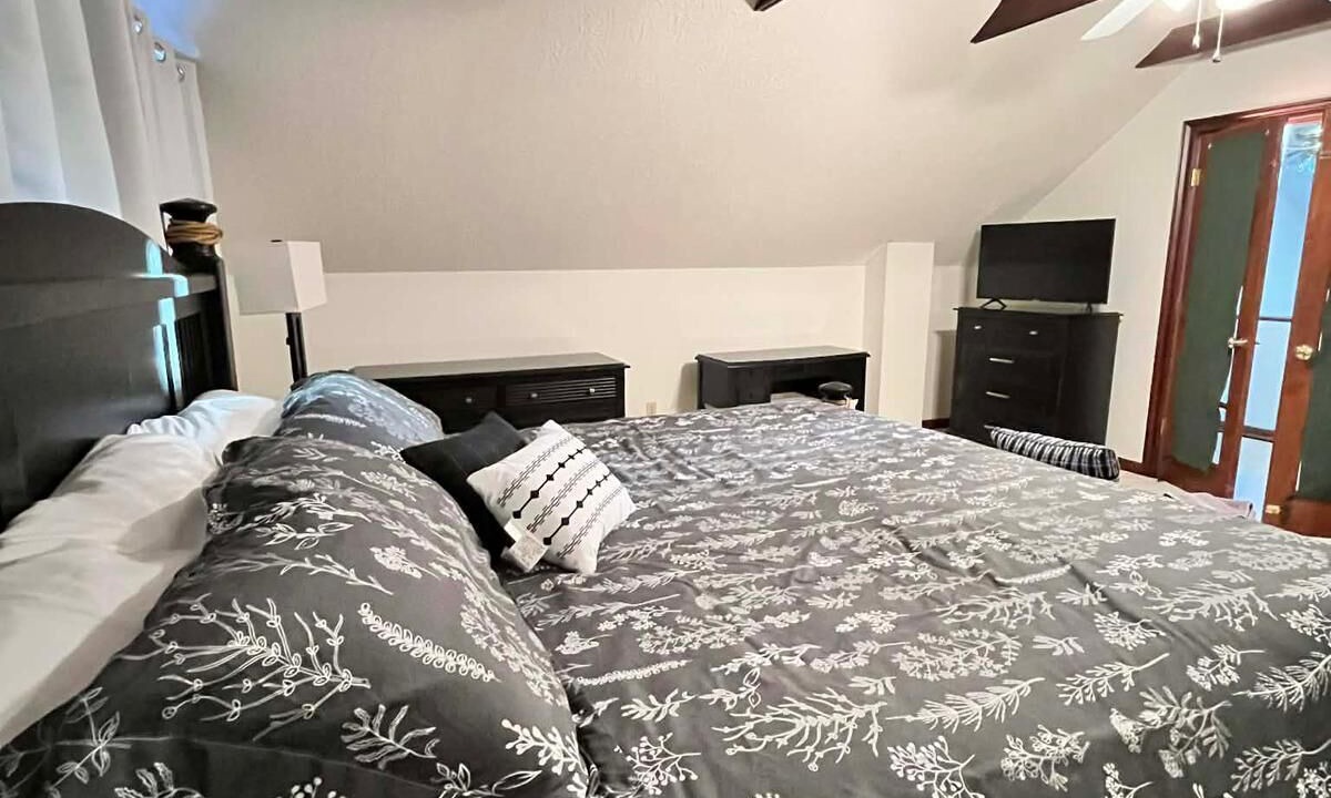 Photo of Bedroom in Conneaut