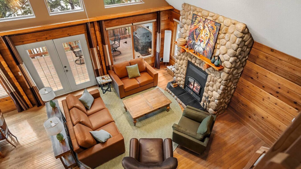 Photo of Livingroom in East Kootenay