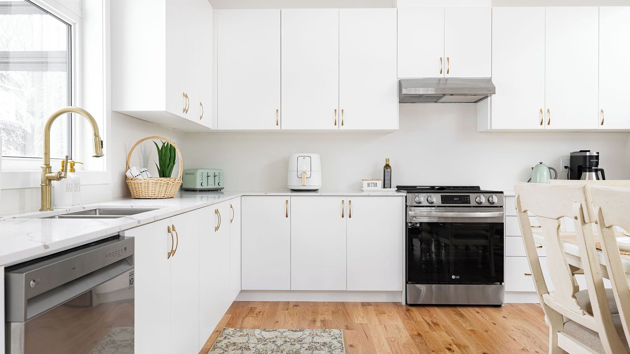 Photo of Kitchen in Lake of Bays