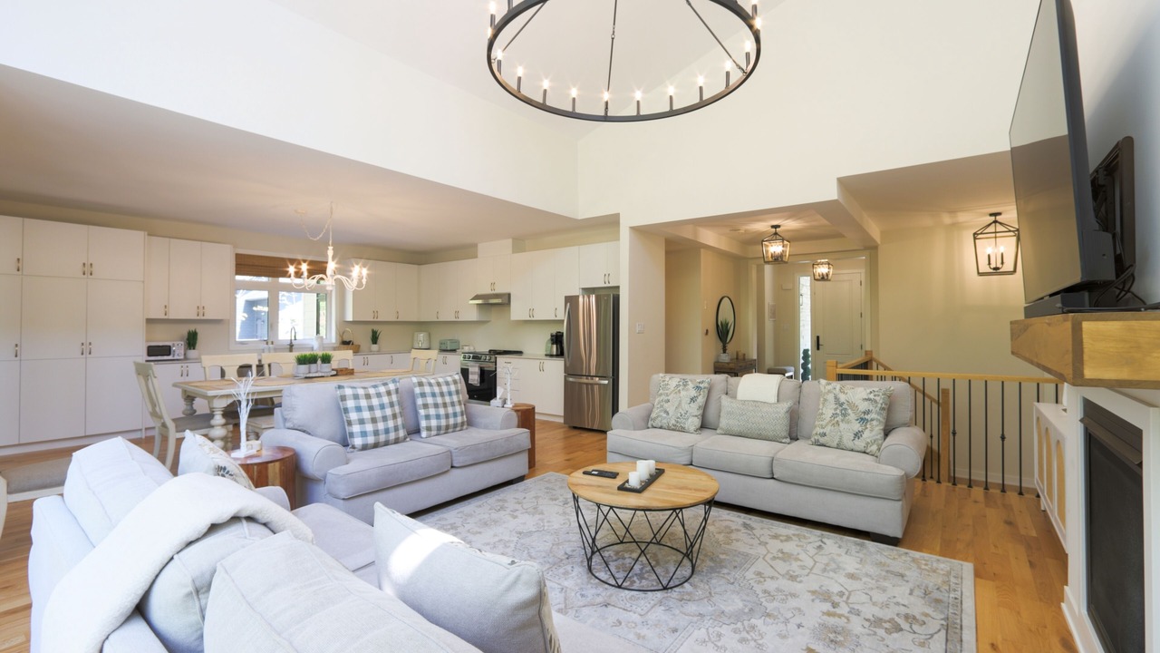 Photo of Livingroom in Lake of Bays