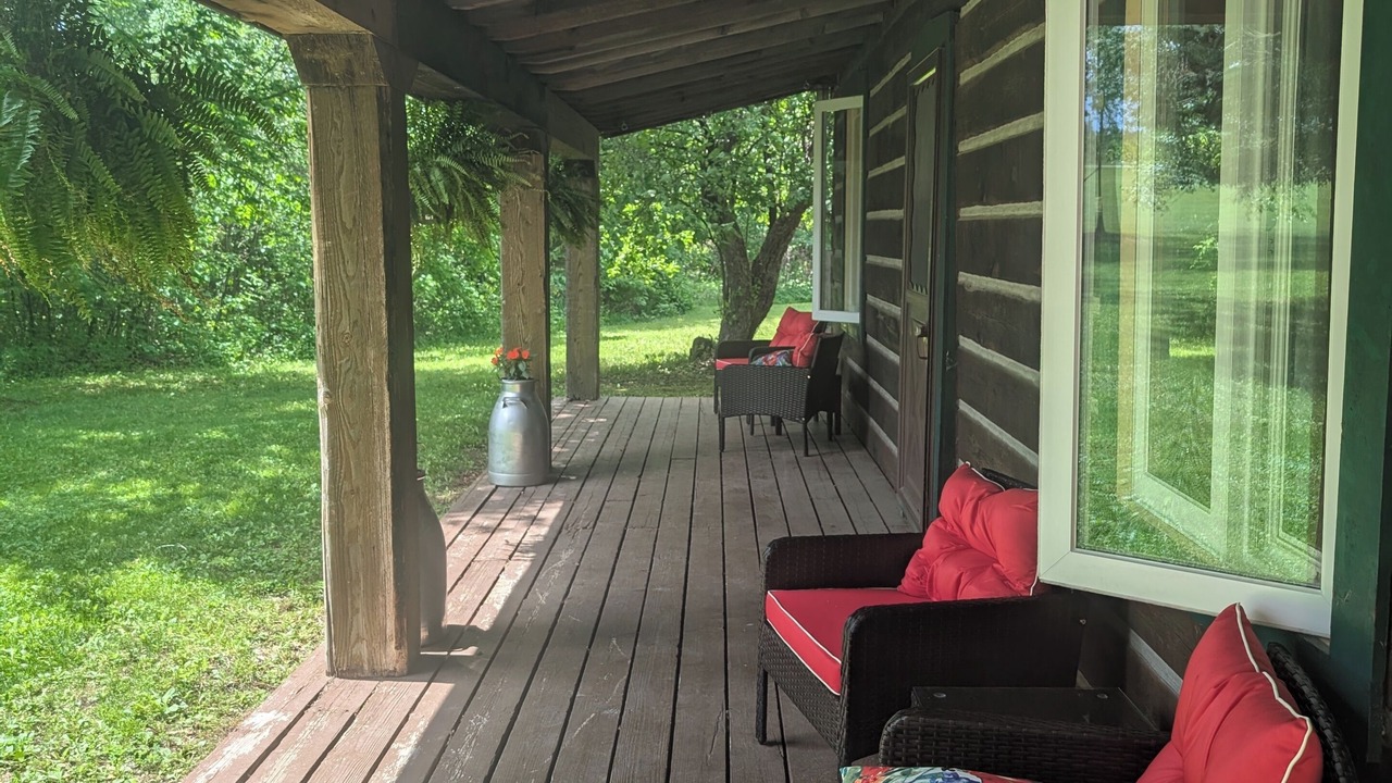 Photo of Patio Balcony in Manitoulin District