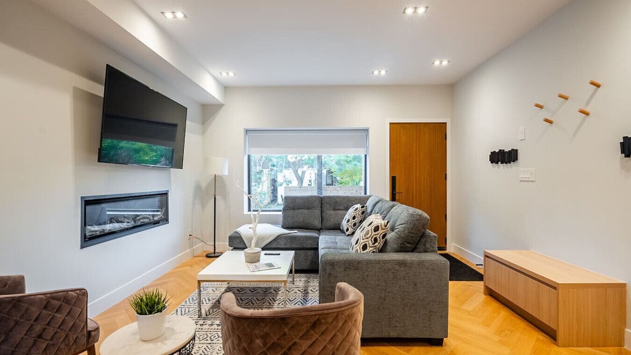 Photo of Livingroom in Leslieville