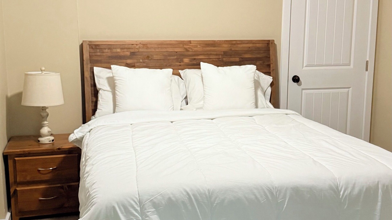 Photo of Bedroom in Lindell Beach