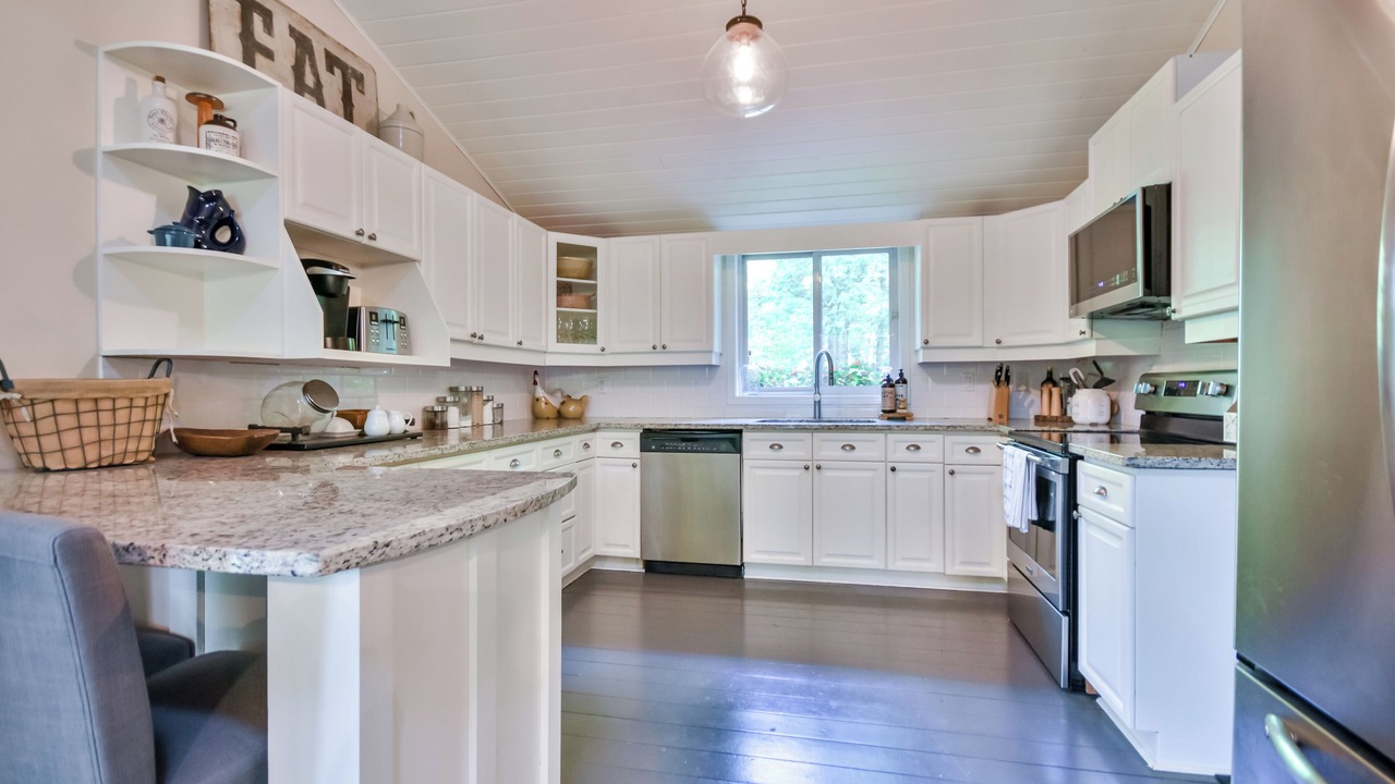 Photo of Kitchen in Muskoka Lakes
