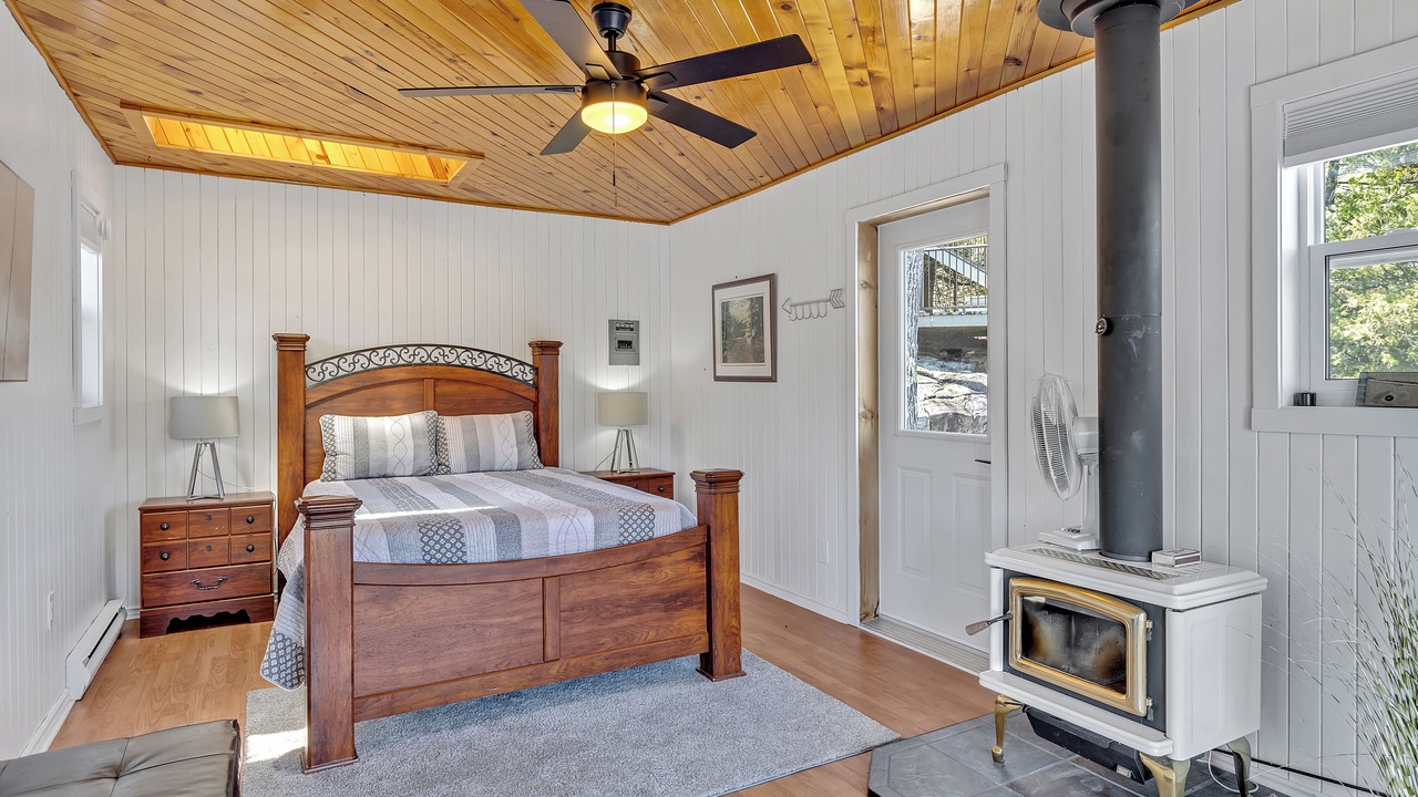 Photo of Bedroom in Burleigh Falls