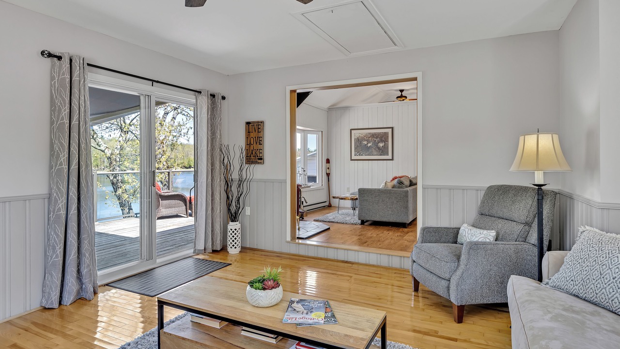 Photo of Livingroom in Burleigh Falls