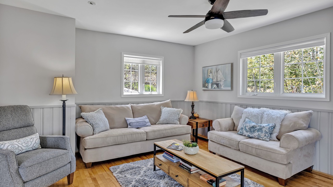Photo of Livingroom in Burleigh Falls