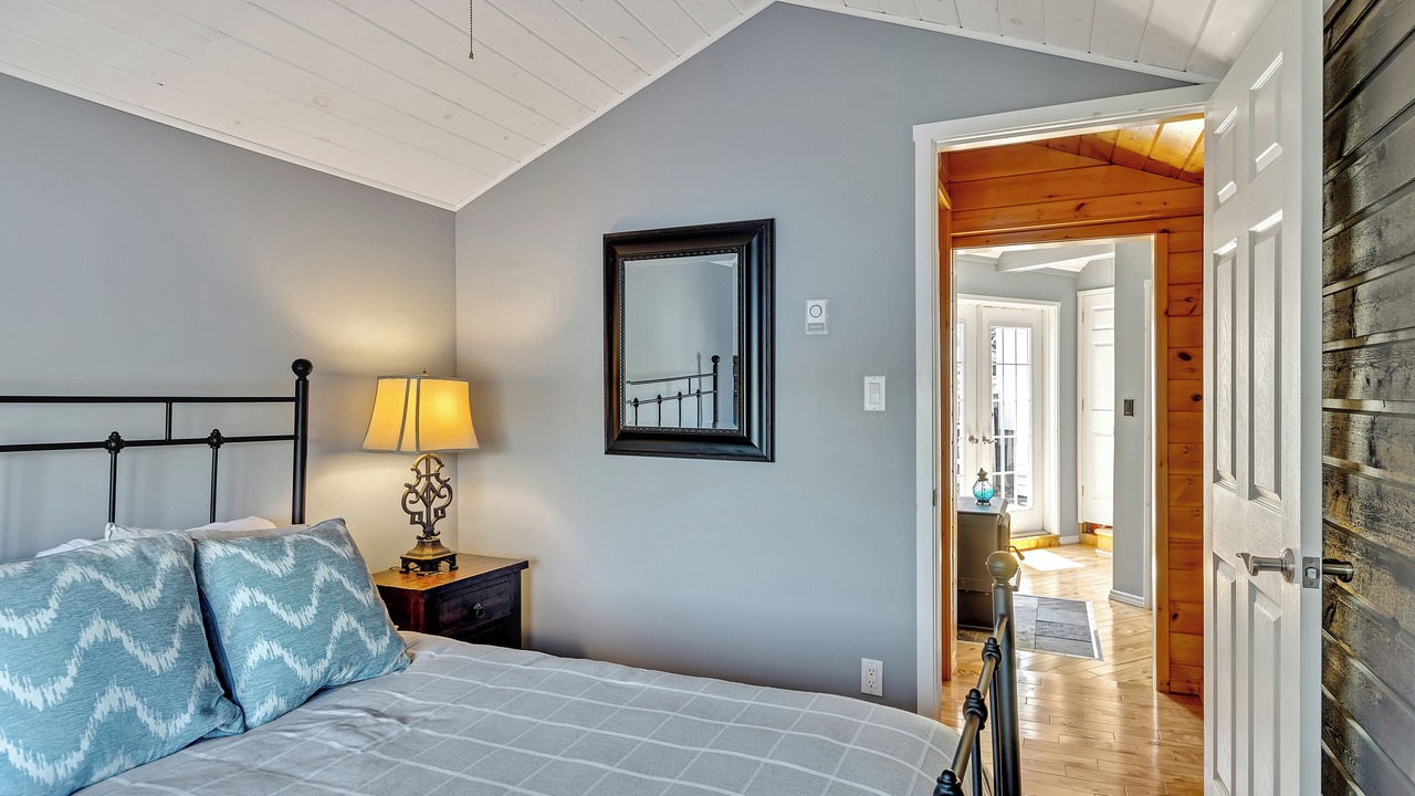 Photo of Bedroom in Burleigh Falls