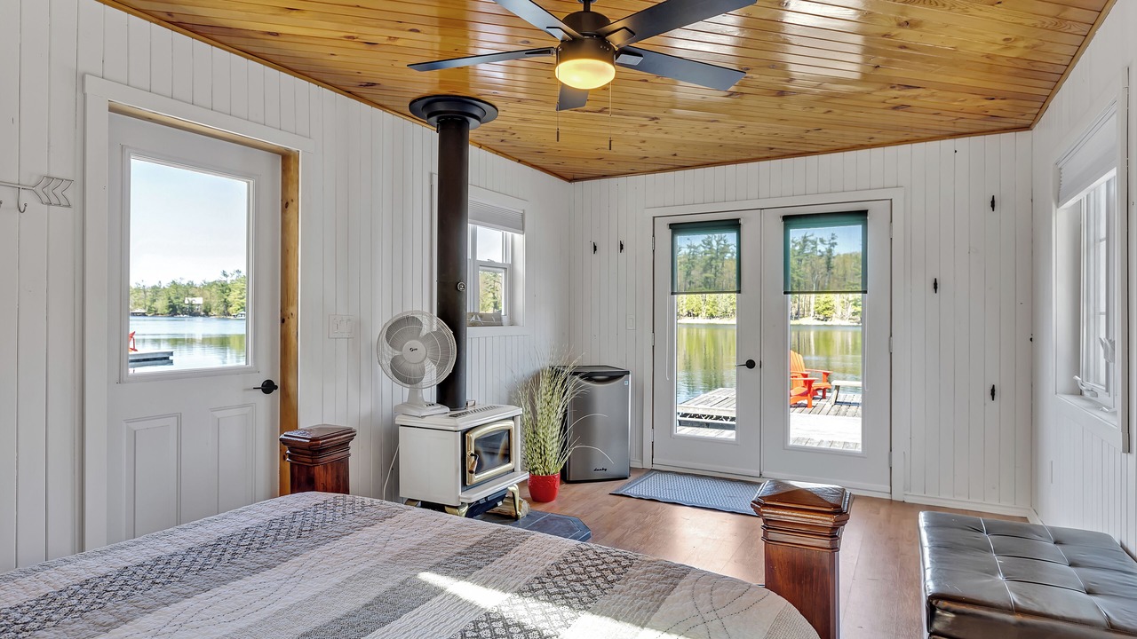 Photo of Bedroom in Burleigh Falls