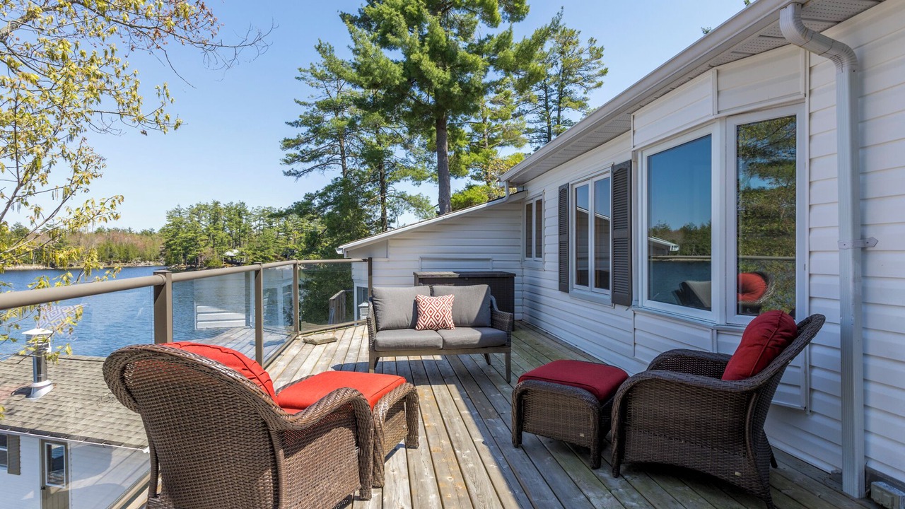 Photo of Patio Balcony in Burleigh Falls