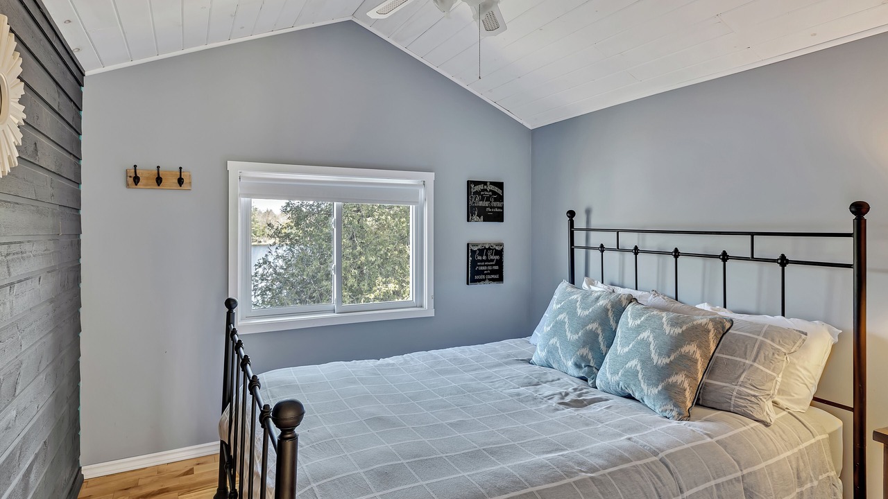 Photo of Bedroom in Burleigh Falls