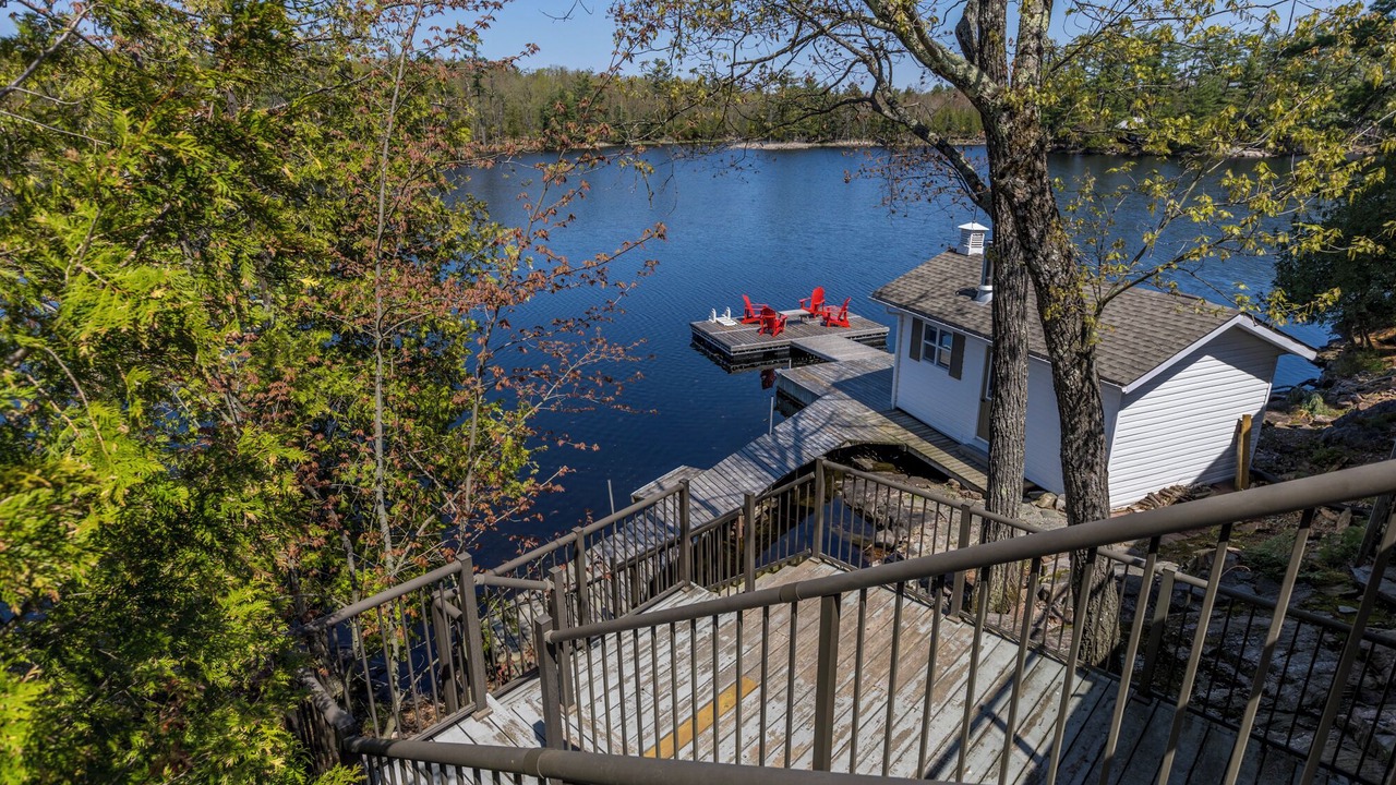 Photo of Patio Balcony in Burleigh Falls