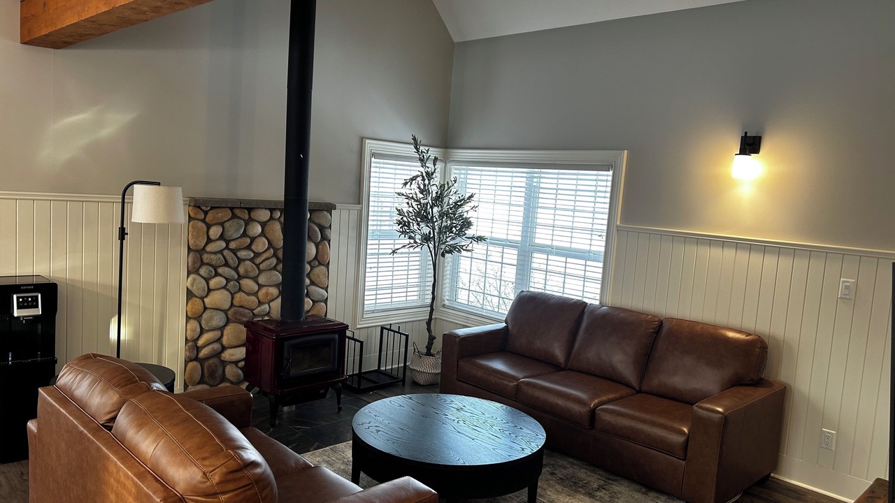 Photo of Livingroom in Fowler Lake
