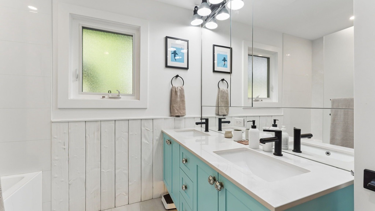Photo of Bathroom in Deep Cove