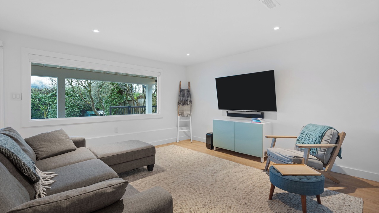 Photo of Livingroom in Dollarton