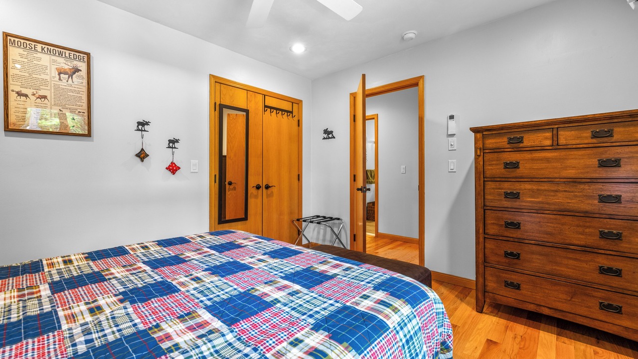 Photo of Bedroom in Alder Creek