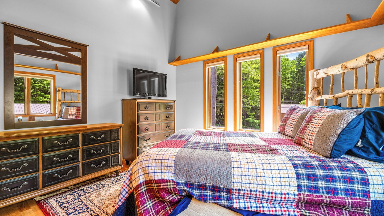 Photo of Bedroom in Alder Creek