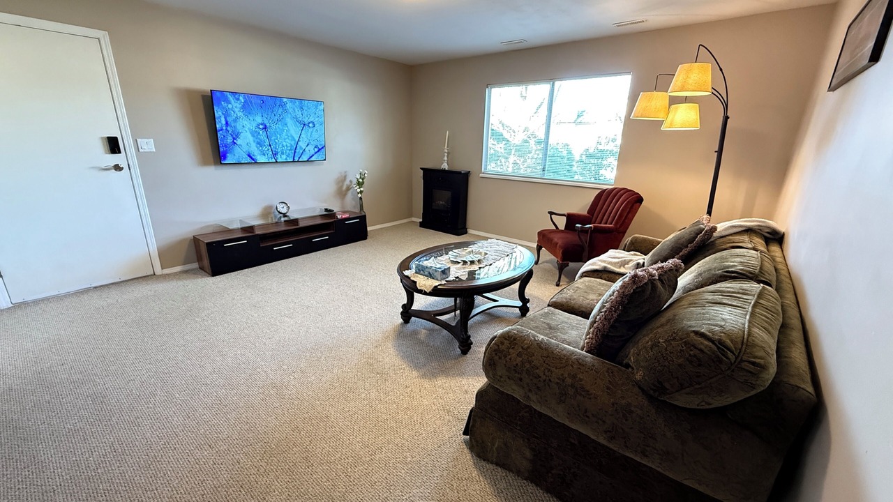 Photo of Livingroom in Walnut Grove