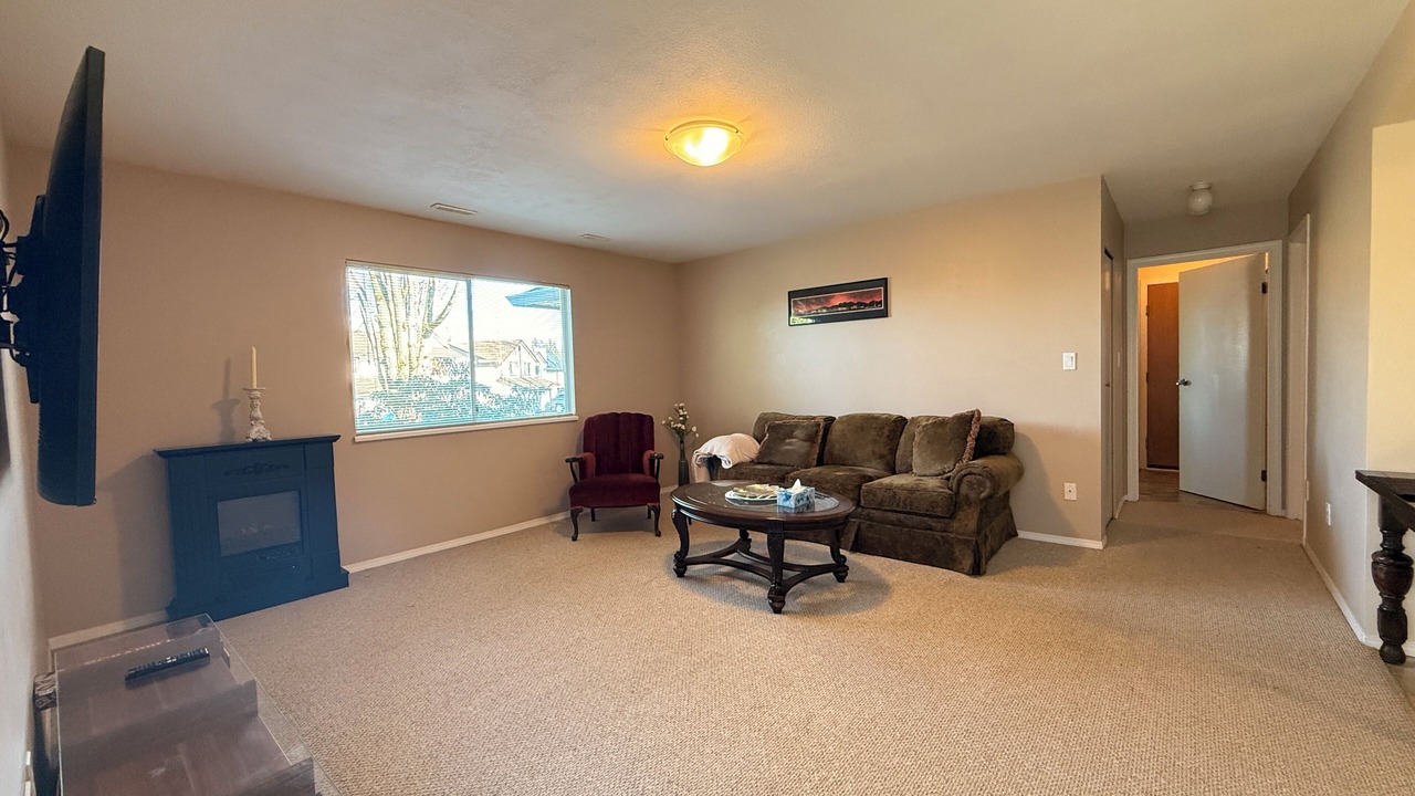 Photo of Livingroom in Walnut Grove
