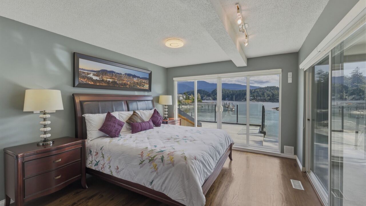 Photo of Bedroom in Deep Cove