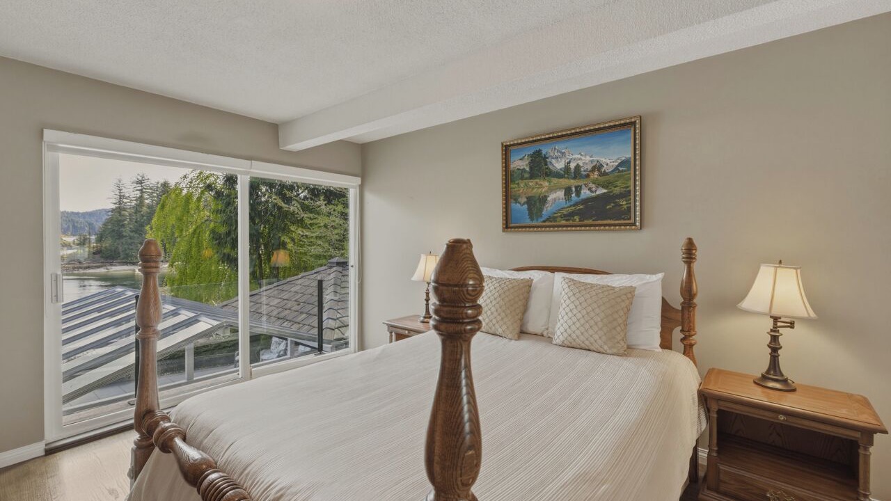 Photo of Bedroom in Deep Cove