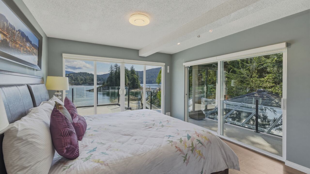 Photo of Bedroom in Deep Cove