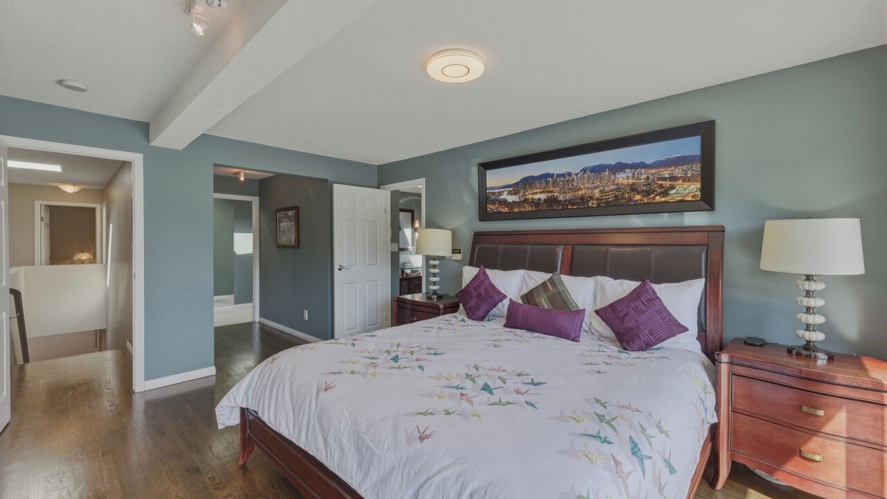 Photo of Bedroom in Deep Cove