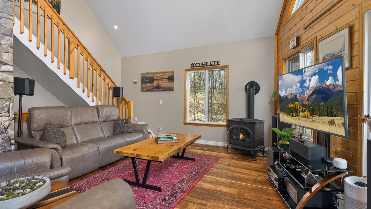 Photo of Livingroom in Lake of Bays