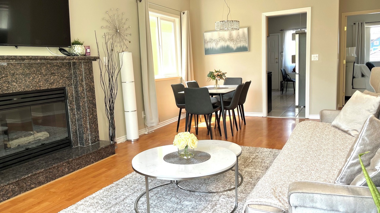 Photo of Livingroom in Marpole