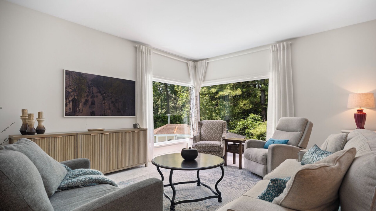 Photo of Livingroom in Thames Centre