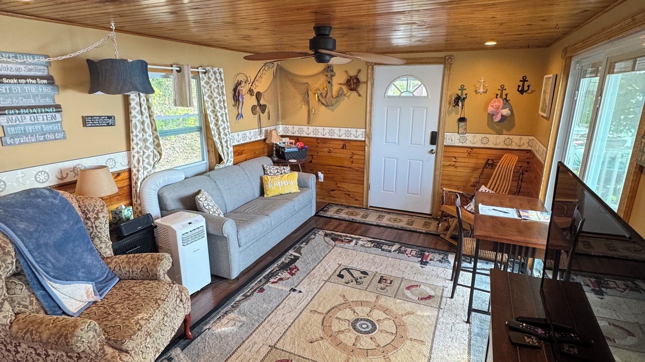 Photo of Livingroom in Town of Ledyard