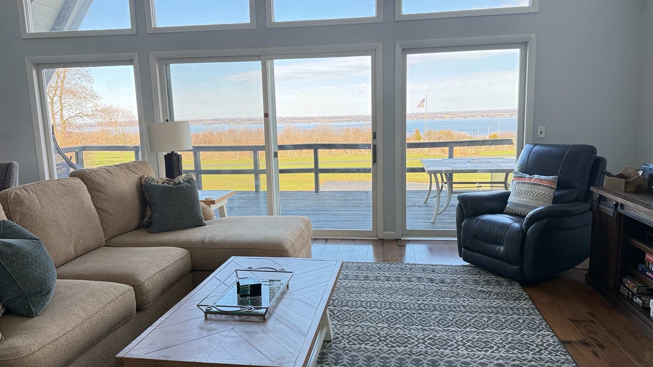 Photo of Livingroom in Town of Benton