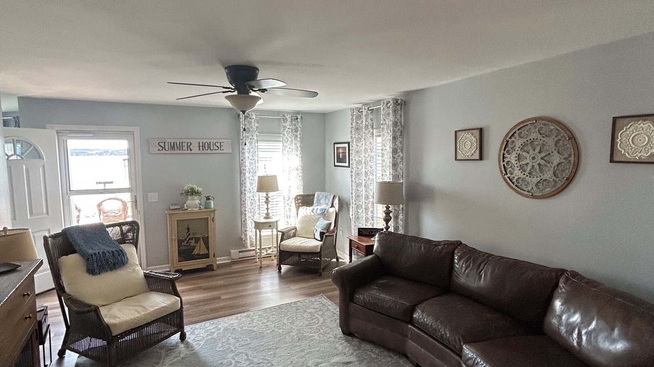 Photo of Livingroom in Town of Varick
