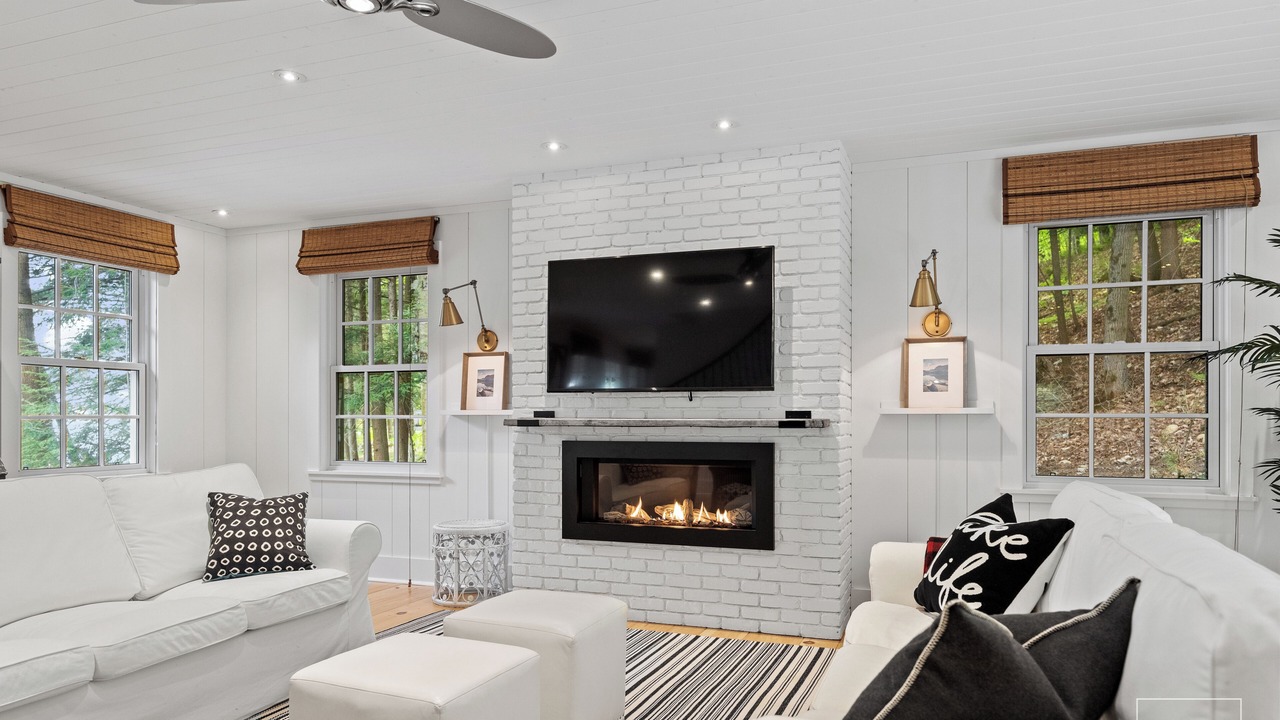 Photo of Livingroom in Muskoka Lakes