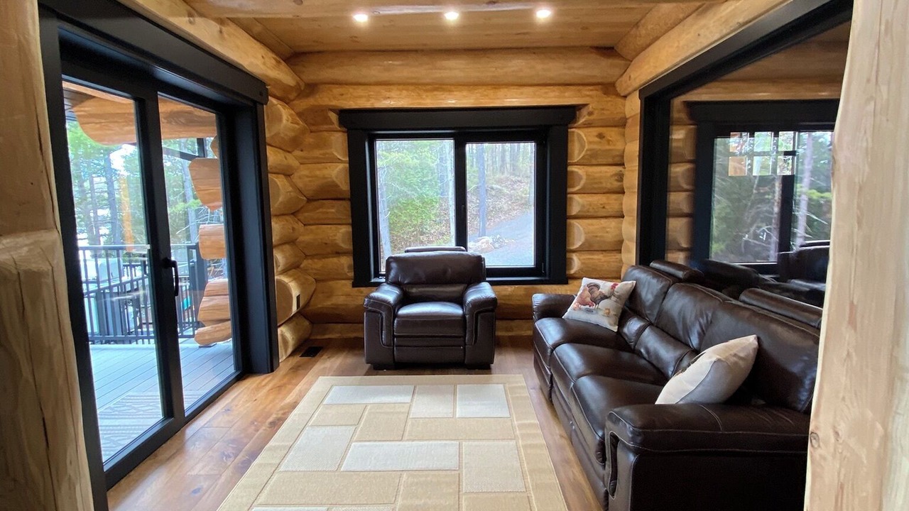 Photo of Livingroom in Central Frontenac